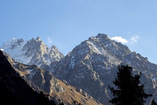 如何成為秋山居會員？